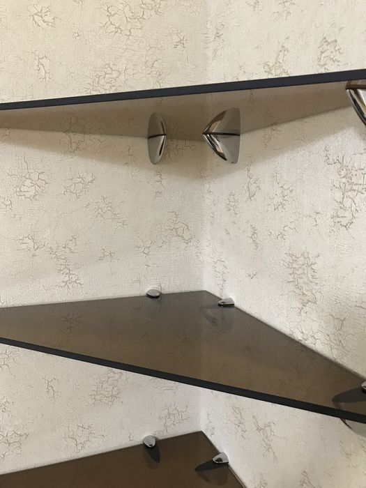 Продам стеклянные полки угловые