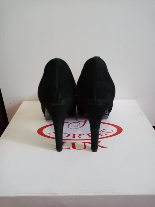 Pantofi piele naturala intoarsa