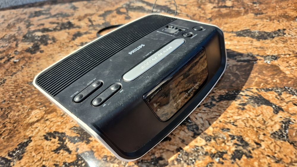 Vând Radio Philips de masa cu ceas digital,model Aj - 3121

- radi