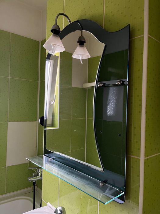 Oglinda baie cu etajera