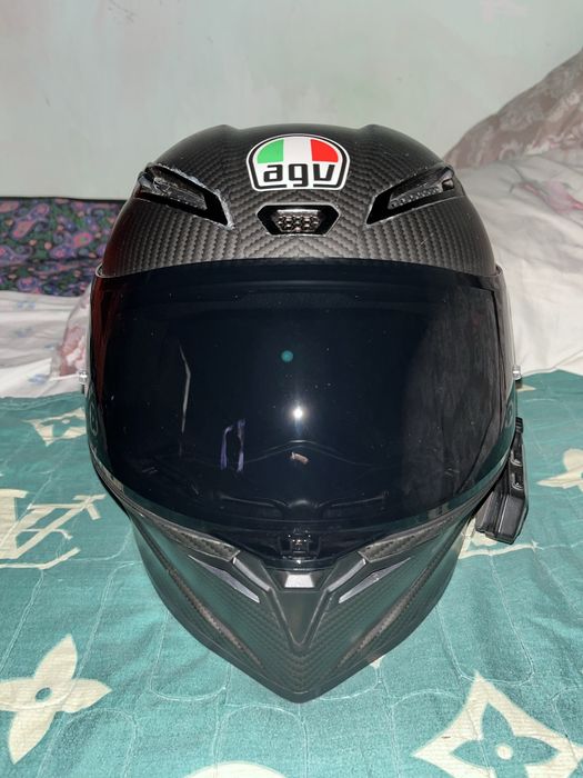 AGV shlem sotiladi