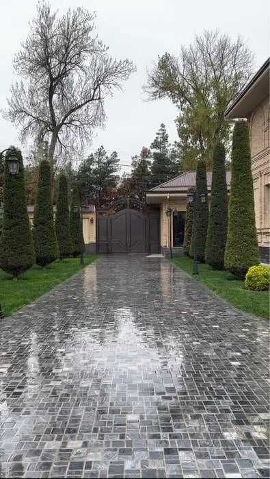 Продаётся здание -  офис клиника бизнес_центр
33 соток