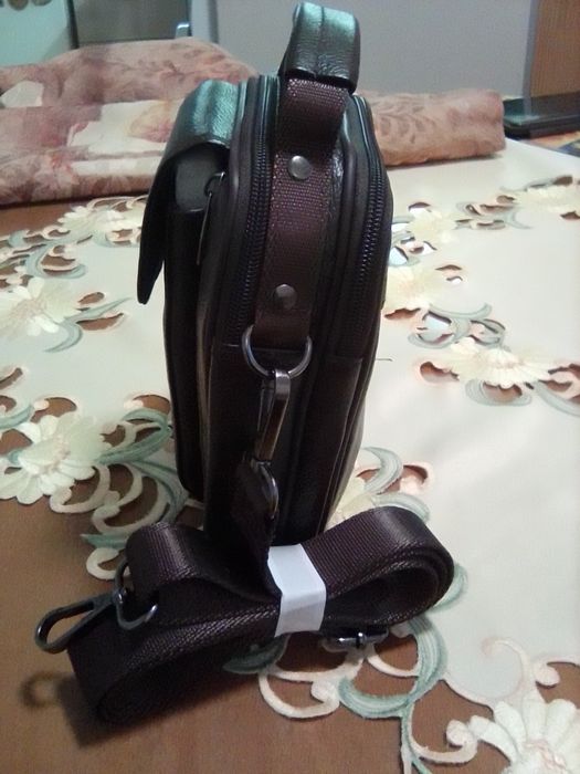 Продавам чисто нова мъжка чанта естествена кожа 65 лв.