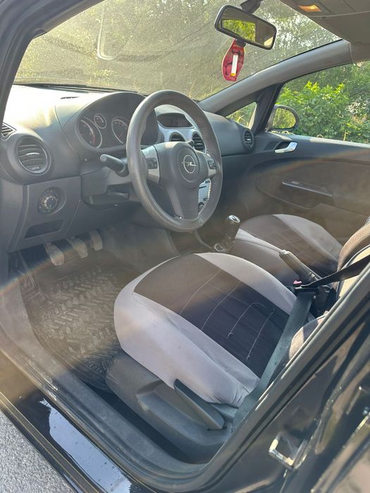 Vând opel corsa.