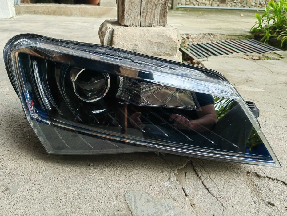 Фар Skoda Superb Bi-Xenon LED 15-19г.десен / Фар Шкода Суперб ксенон Оригинален