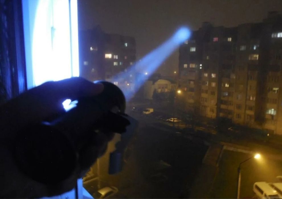 Мощный прожектор фонарь