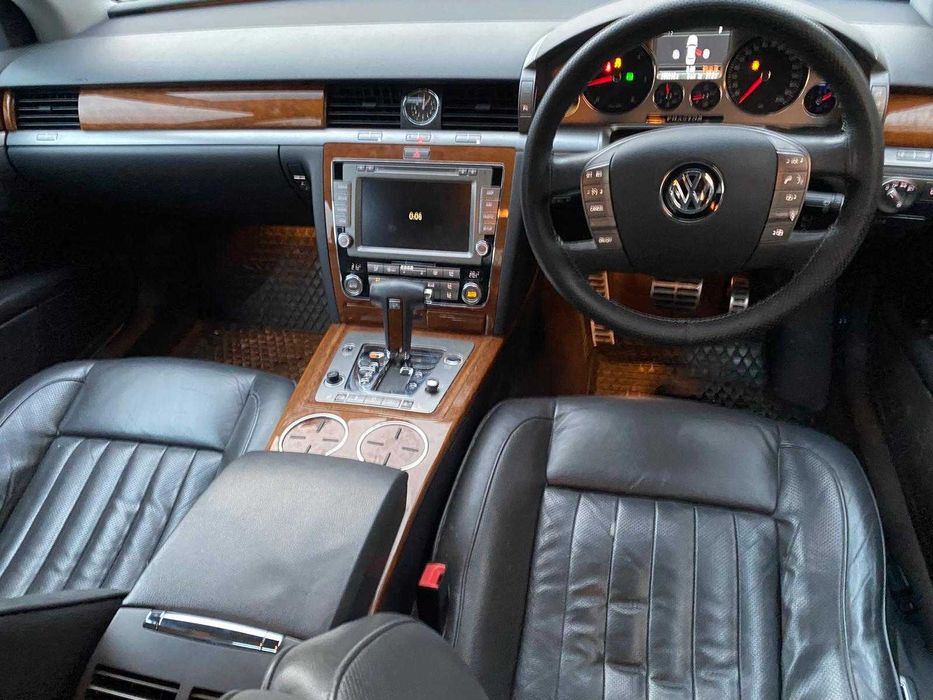 Dezmembrez Phaeton II 2012+ 3.0 e5/bara phaeton/far/aripa/stop/navi/