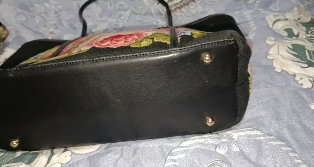 Продам женские фирменные  сумки в отличном состоянии