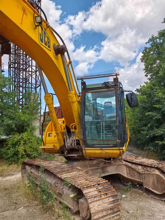 Продавам багер JCB JS210 LC - 21 тонен с еднокубикова кофа, много добре поддържан на 5300 моточаса