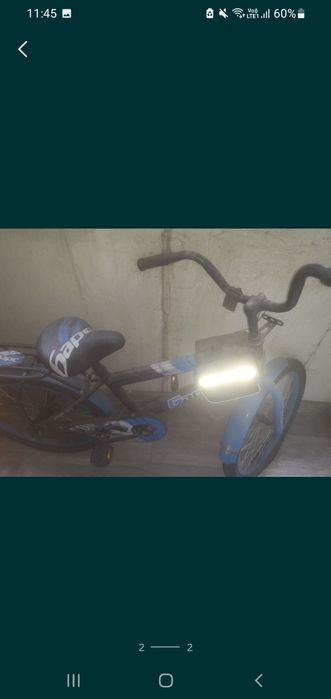 Велосипед синего цвета