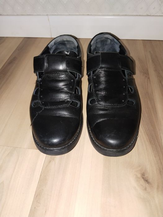 Продаётся сандали размером 41