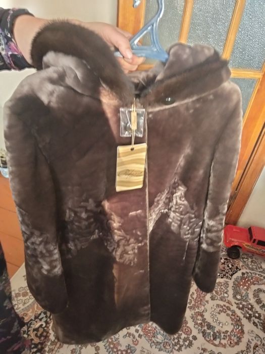 Шуба мутоновая с воротником