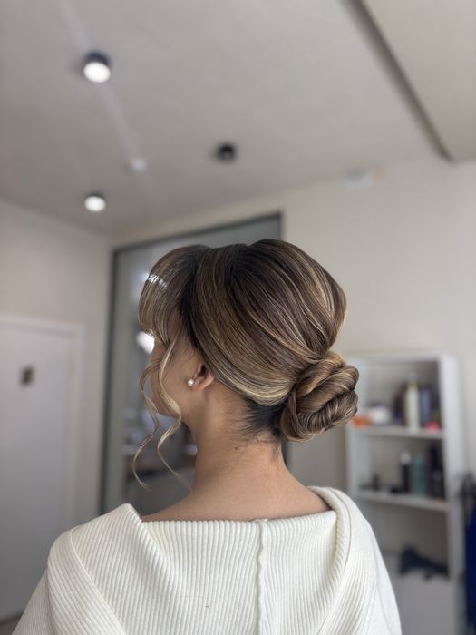 Прическа и макияж с выездом на дом