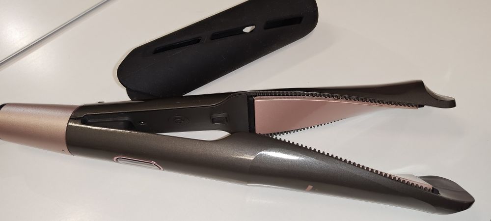 Продавам преса за кода Remington curl and straight