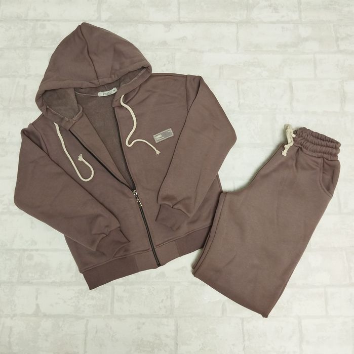 Продам спортивные костюмы(новые)