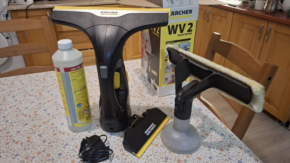 Aspirator de geamuri Kärcher WV2 + soluție