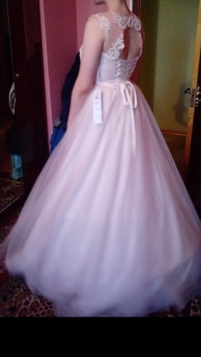 Шикарное платье на свадьбу ,выпускной