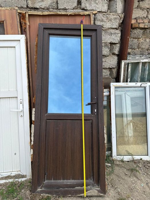 Продам двери пластиковые