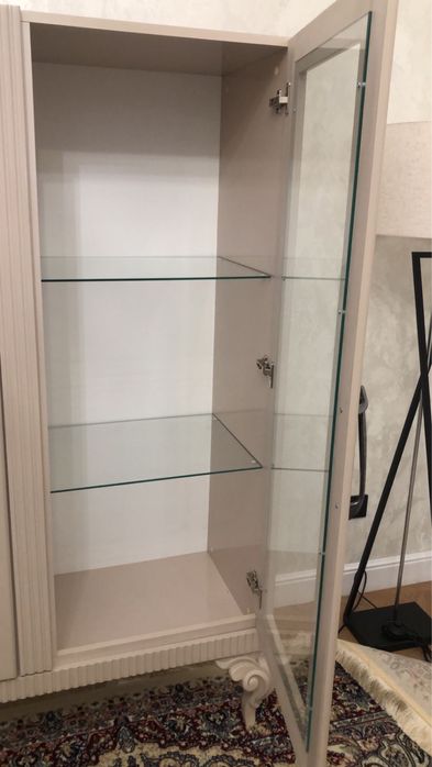 Сервант в отличном состоянии