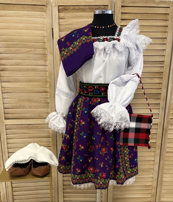 Costum popular pentru femei de Maramures complet