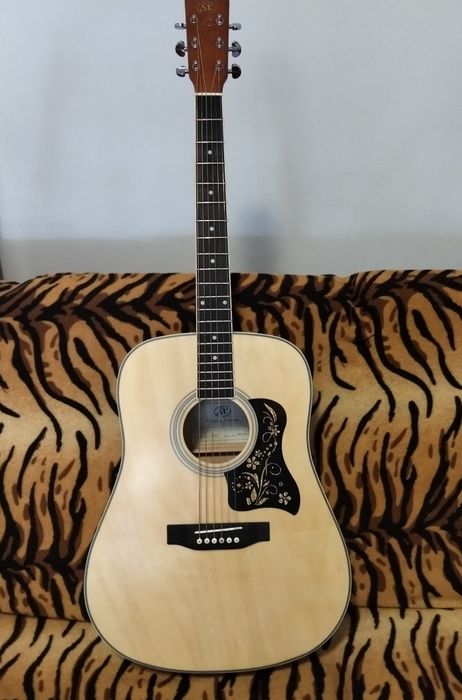 Продавам електро акустична китара SX-SD104 с електроника Fishman 301