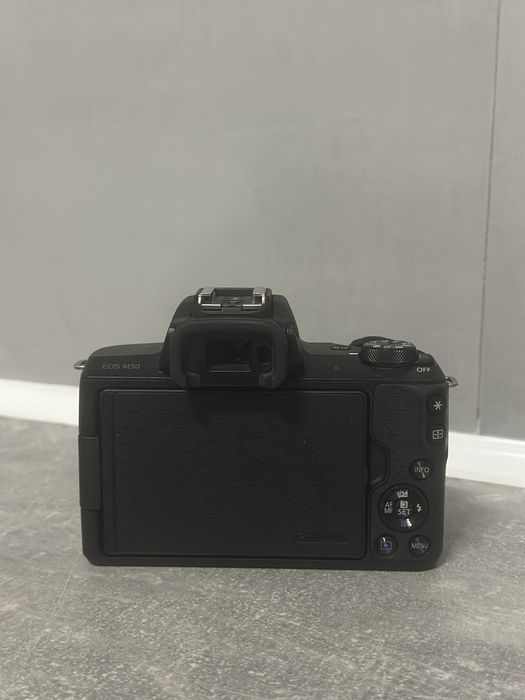 Canon M50.