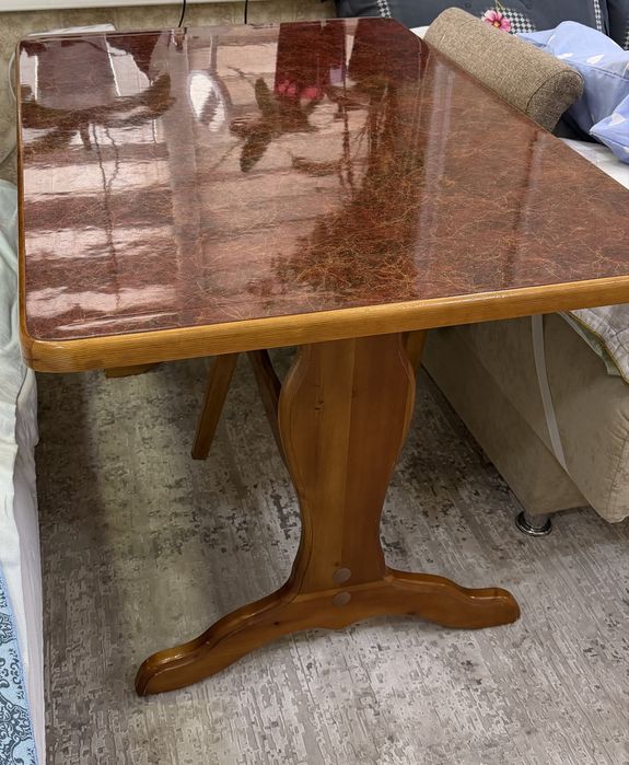 Продается стол обеденный