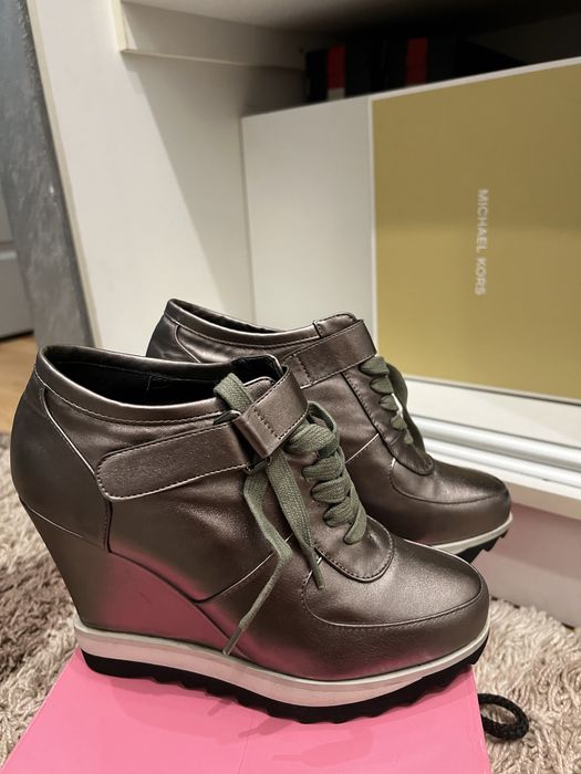 Женская обувь