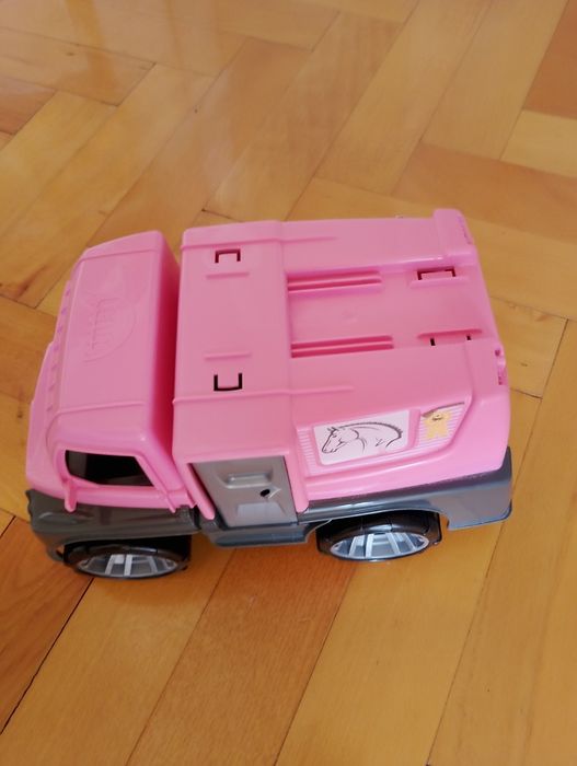 Mașinuță roz Lena