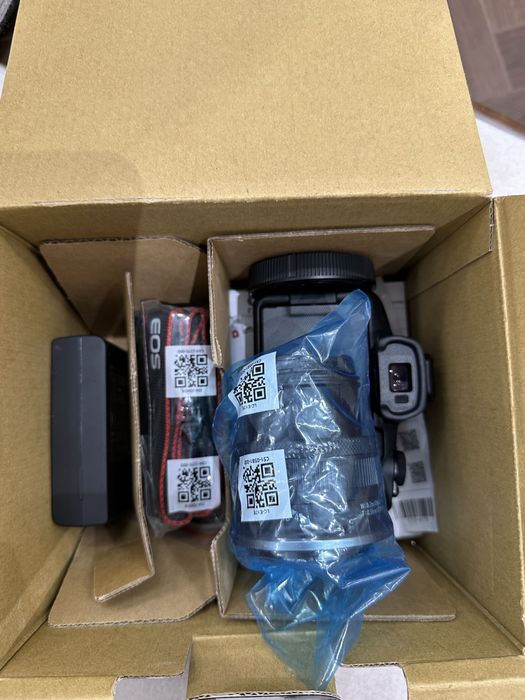 Продаю абсолютно новый Canon EOS R50