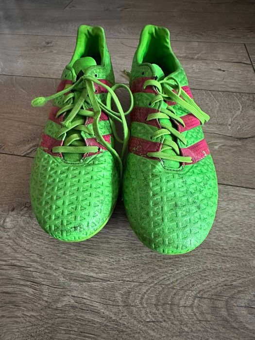 Футболни бутонки адидас