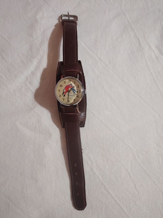Заря - съветски механичен часовник, с ръчно навиване.