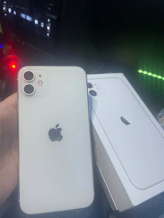 Vând sau schimb iPhone 11 cu leptop de gaming