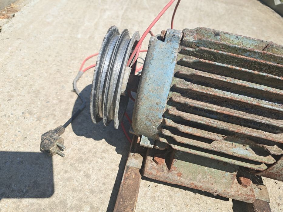 Motor electric 220 * 380 Va + bonus motor  mai mic