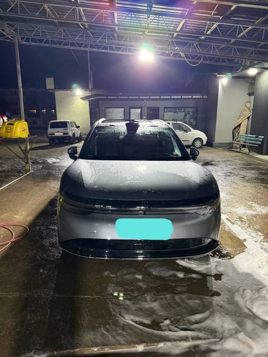 Zeekr 7x 2моторная на брембо тормозах