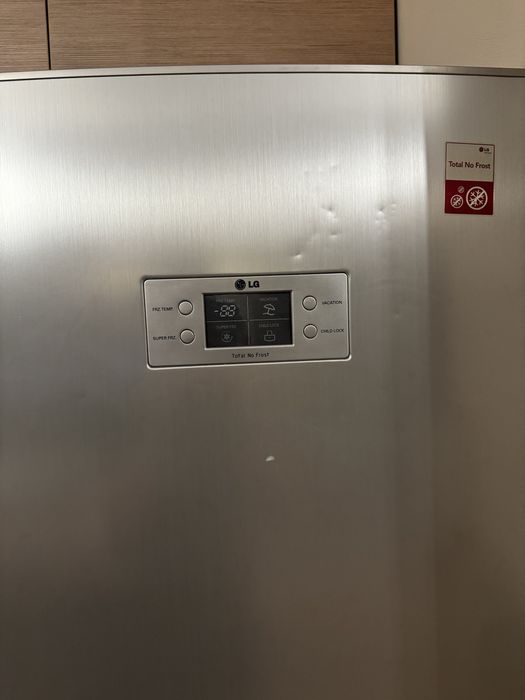 Combina frigorifica LG no frost cu dozator de apa