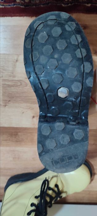 Боти Cult светещи