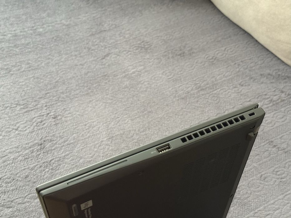 Като Нов 14'FHD+IPS Touchscreen/Ryzen 5 Pro-7540u/Lenovo Thinkpad T14s Gen4/16GB LPDDR5x/256GB SSD/Гаранция 30 Месеца