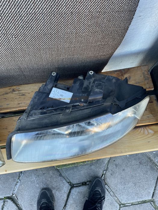 Фарове за ауди а4-б6 в добро състояние цената е за комплекта