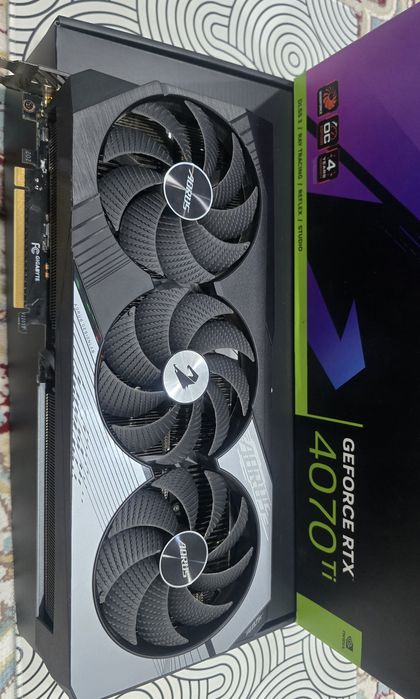 Продам топовую мощную игровую видеокарту Gygabyte Aourus 4070 Super/12