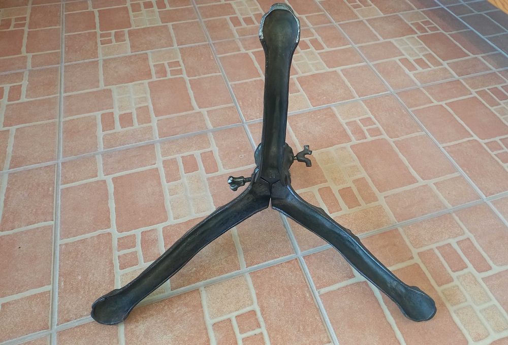 Suport metallic masiv ptr bradul de crăciun