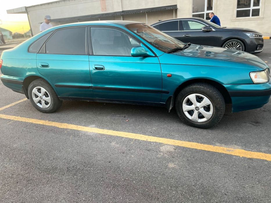 Машина toyota carina E