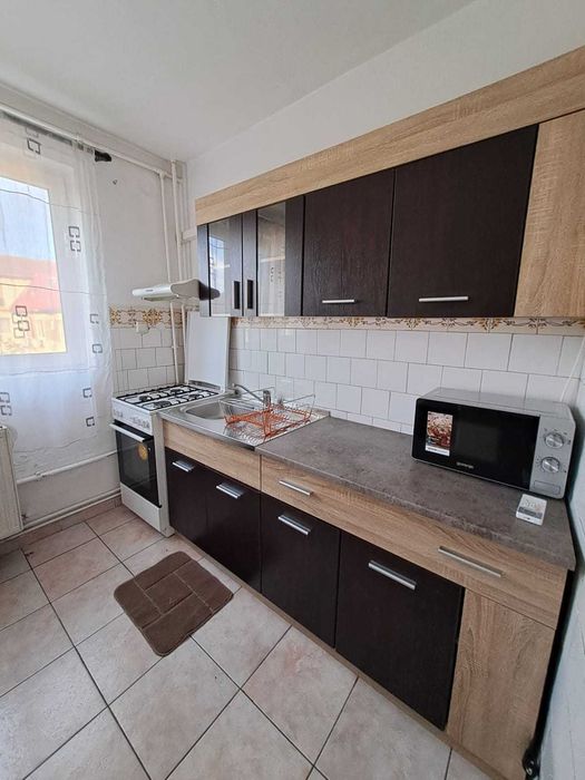 PROPRIETAR: Inchiriez Apartament cu 2 camere decomandate in Complex, mobilat, clima