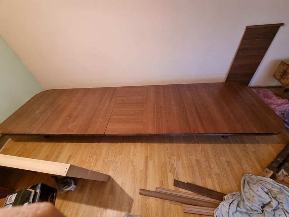 Длинный стол для гостиной