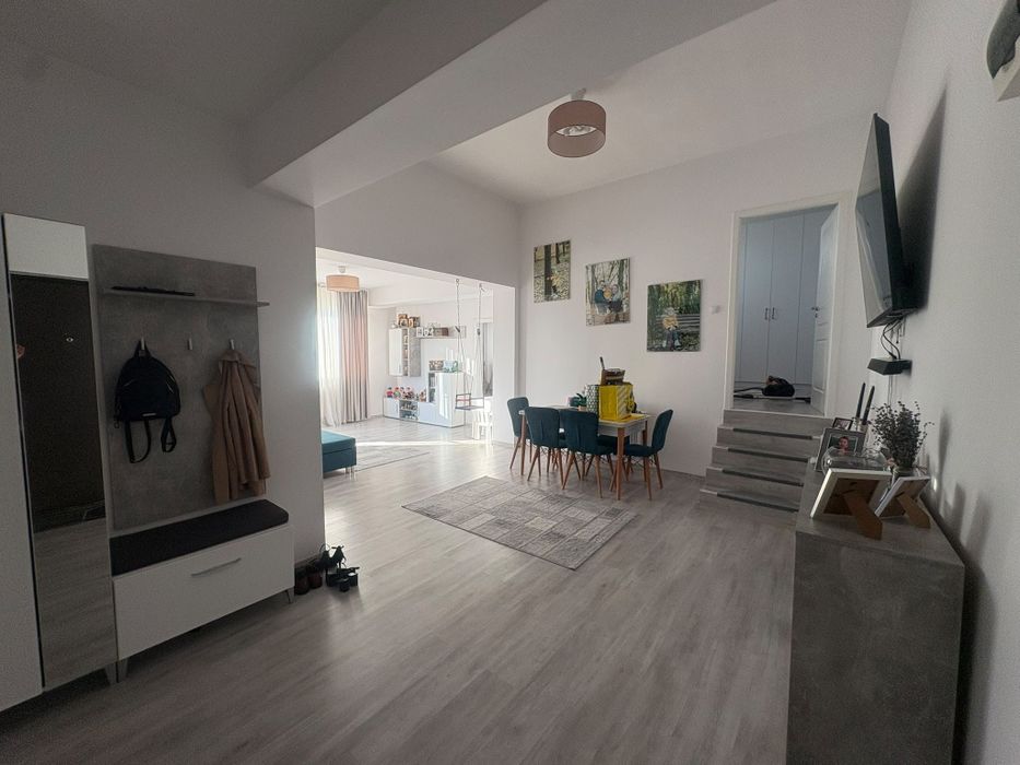 Apartament 3 camere de vanzare, 80 mp + loc parcare – Breazu