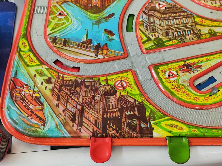 Стара унгарска ламаринена играчка