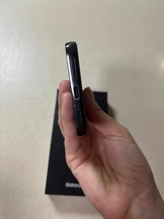 Samsung Galaxy S23 – stare foarte bună, cutie și accesorii