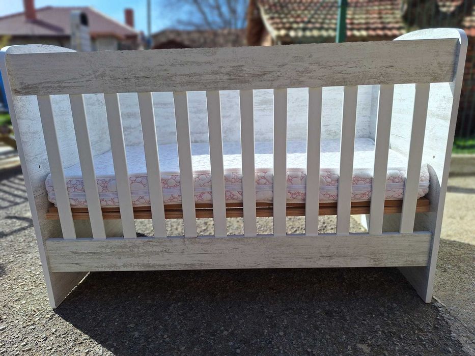 Детски кошетки с люлеещ механизъм и обикновен