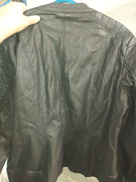 Кожаная куртка красивая