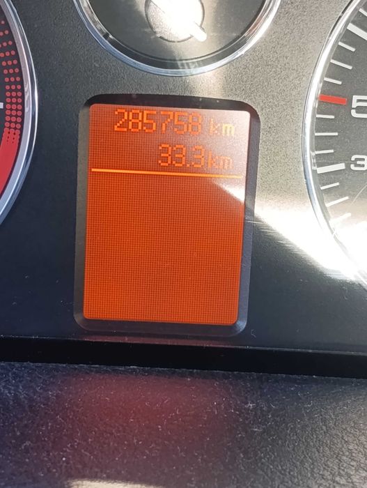 Продавам Пежо 407 2.0 HDI